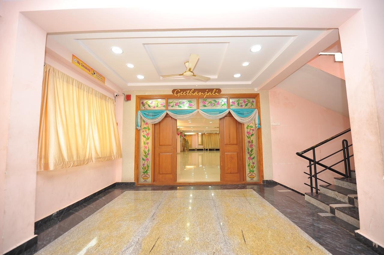 Shree Lakshmi Guest House Visakhapatnam Exteriör bild